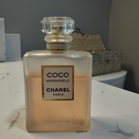 CHANEL Coco Mademoiselle L'Eau Privée Perfume - Gold and White - Picture 4 of 7